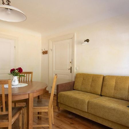 Allee Apartments كوريسارِ المظهر الخارجي الصورة